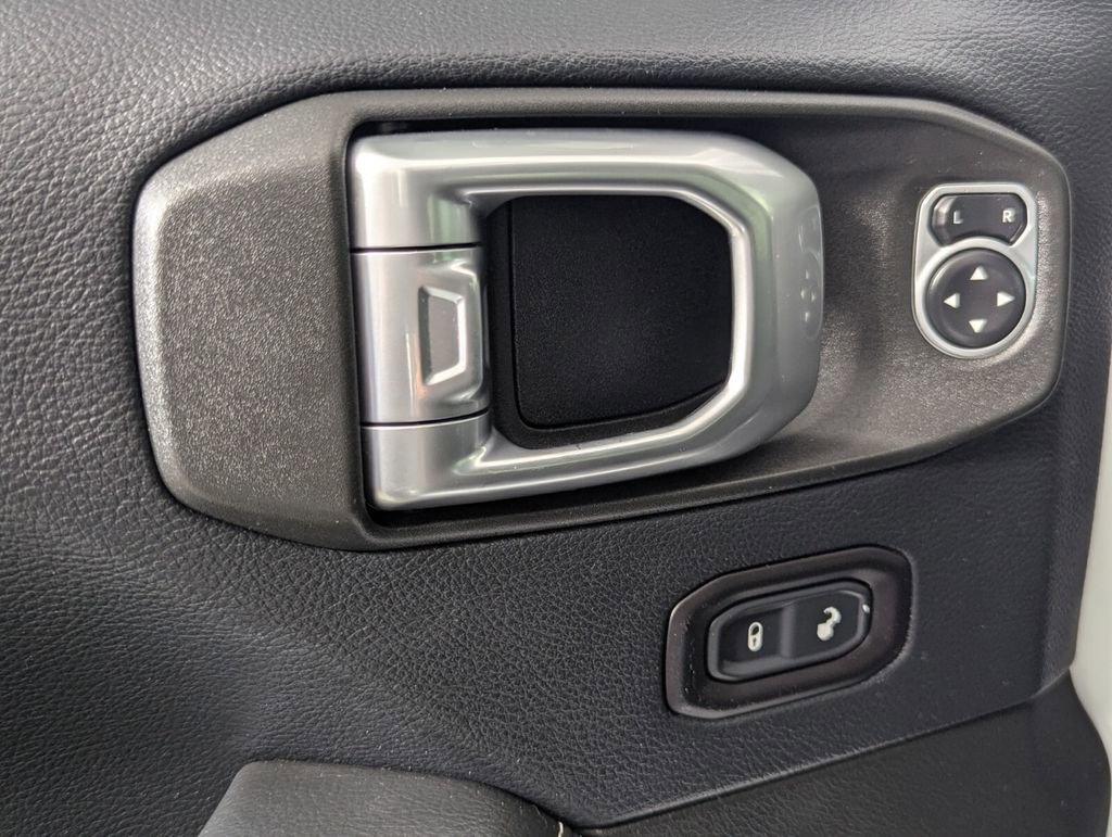 Used 2019 Jeep Wrangler Unlimited Sahara AWD/4WD image 16