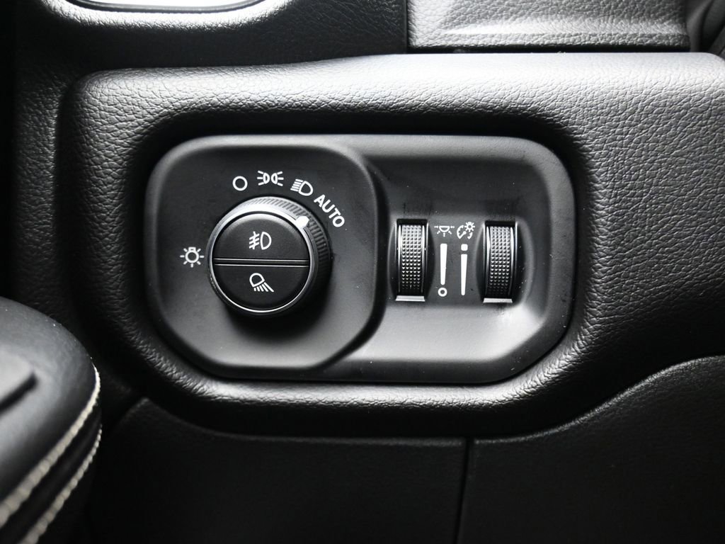 New 2026 RAM 2500 Laramie w/ Night Edition AWD/4WD image 27