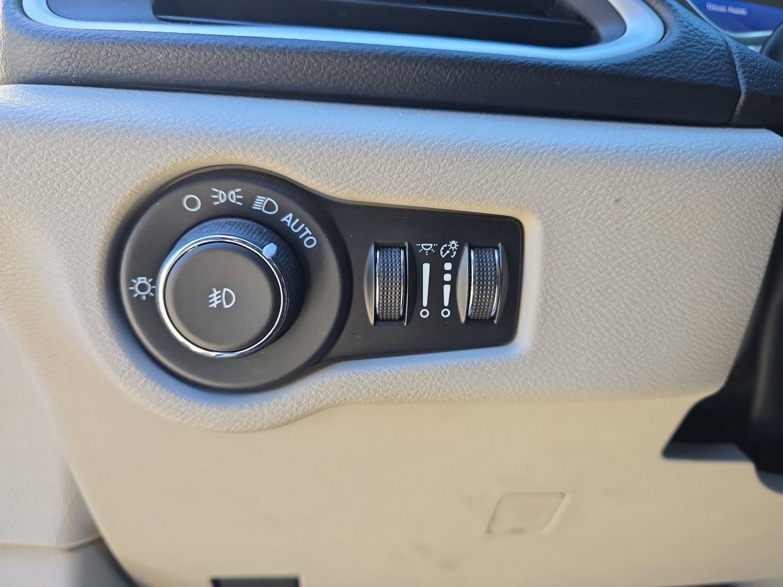 Used 2022 Chrysler Pacifica Touring-L image 22