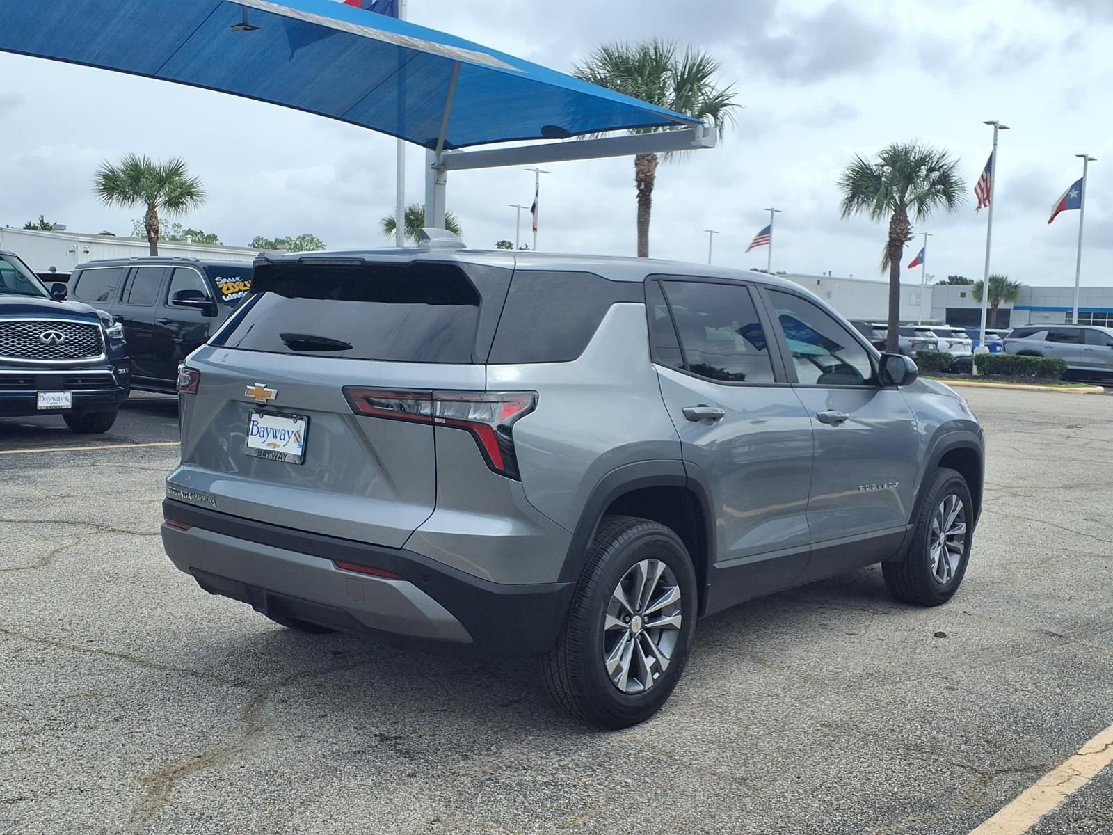Used 2026 Chevrolet Equinox LT FWD image 2