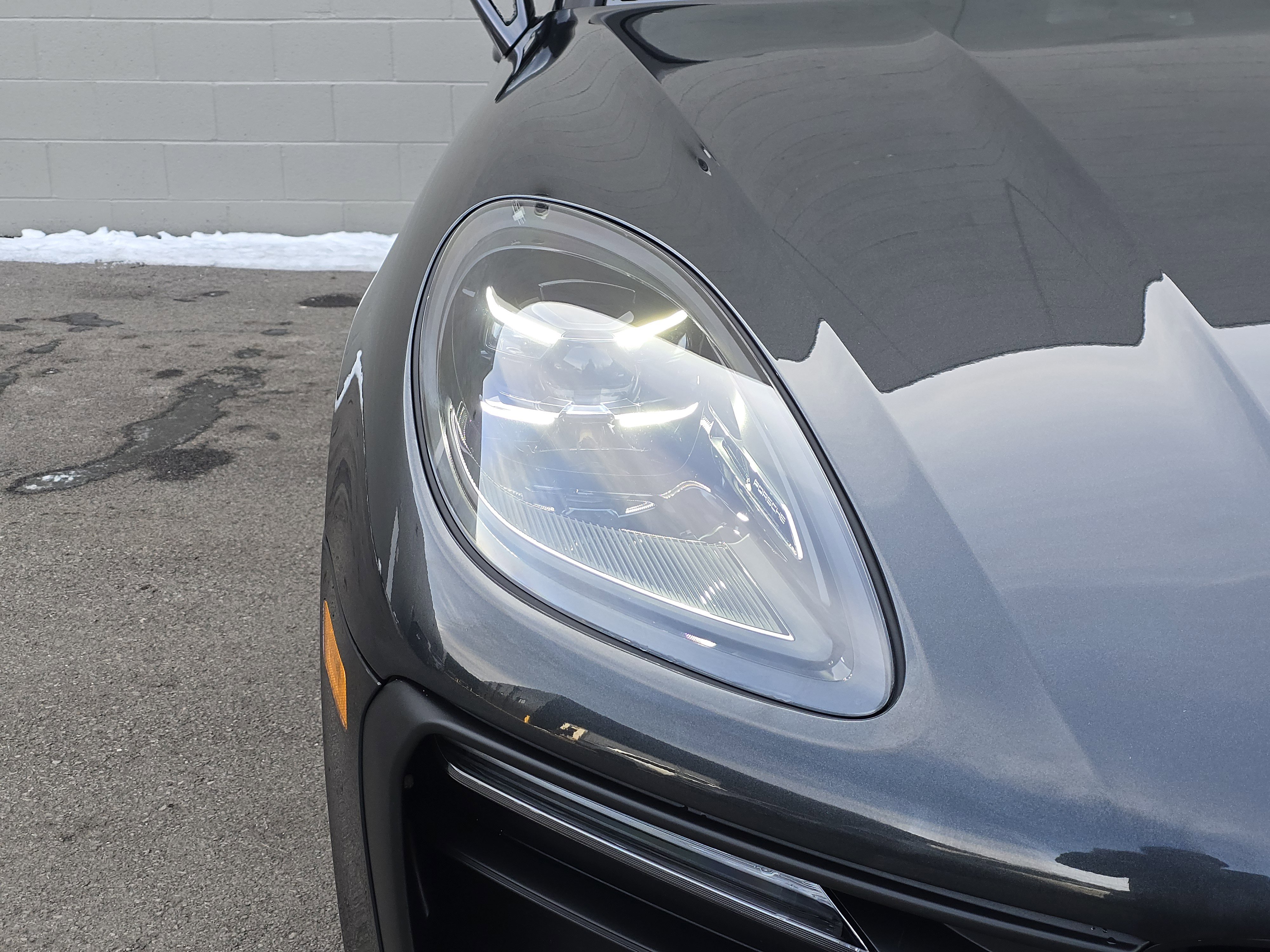 Certified 2025 Porsche Macan image 11