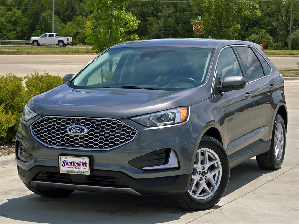Used 2024 Ford Edge SEL image 2