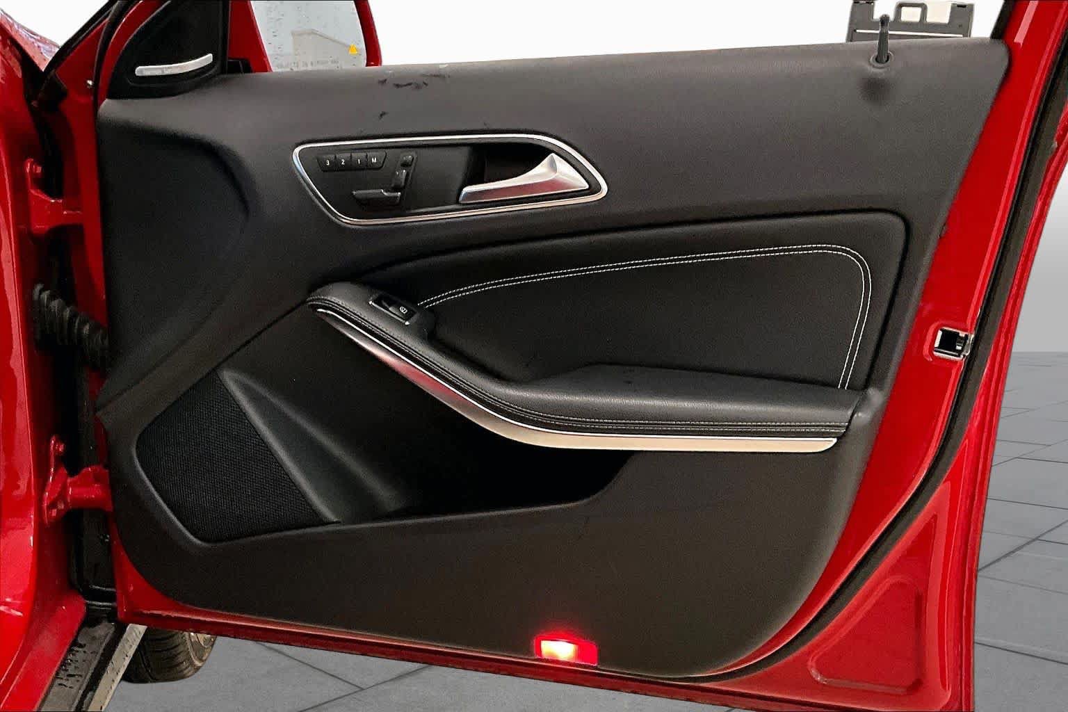 Used 2015 Mercedes-Benz GLA 250 image 21