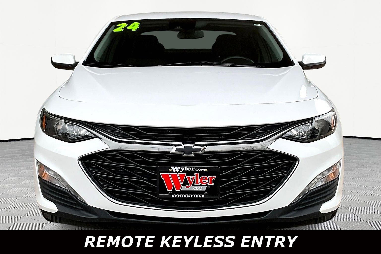 Used 2024 Chevrolet Malibu LT w/ Sport Edition image 2