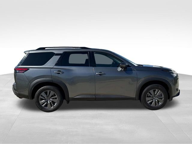 Used 2024 Nissan Pathfinder SV FWD image 11