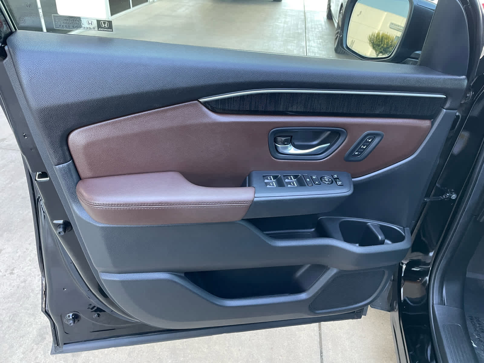 Used 2025 Honda Pilot Elite image 12