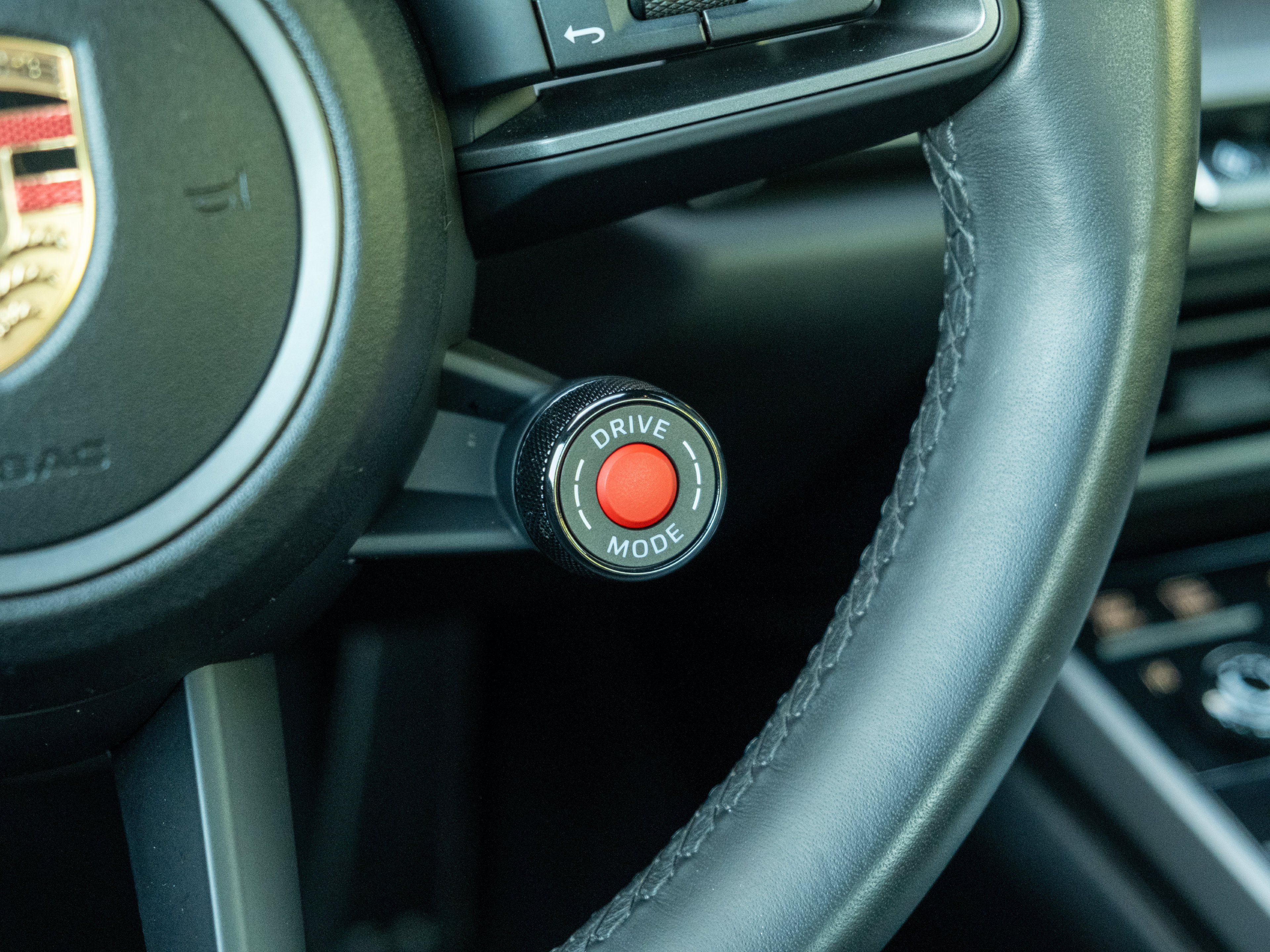 Certified 2025 Porsche 911 Carrera RWD image 23
