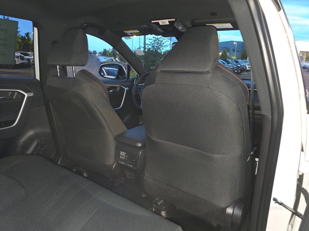 Used 2025 Toyota RAV4 SE AWD/4WD image 18