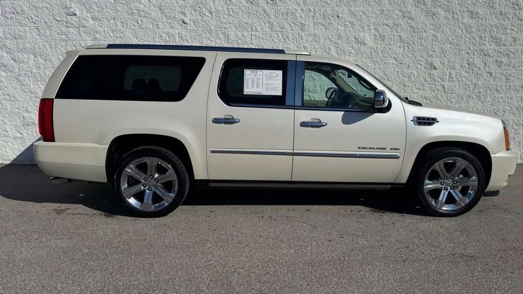 Used 2014 Cadillac Escalade ESV Luxury AWD/4WD image 2