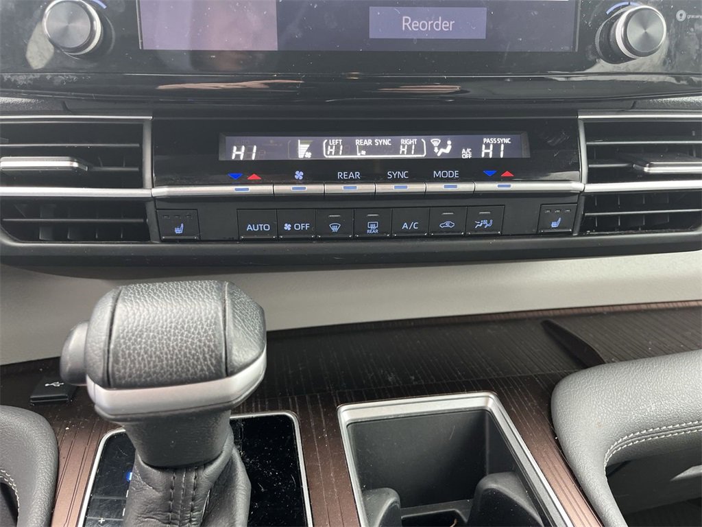 Used 2021 Toyota Sienna XLE image 17