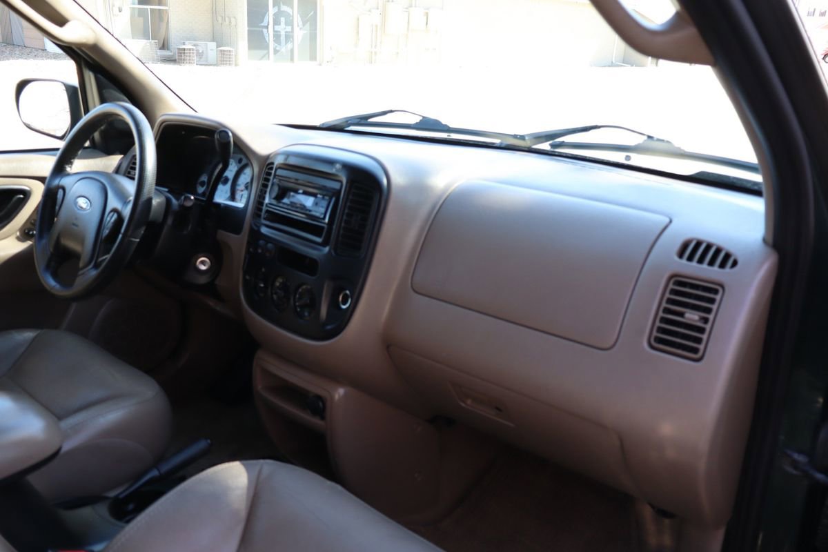 Used 2001 Ford Escape XLT image 17