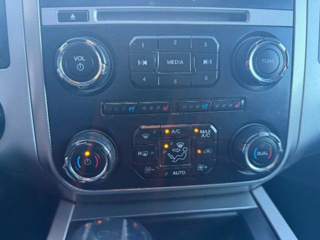 Used 2016 Ford Expedition XLT w/ Equipment Group 202A AWD/4WD image 21