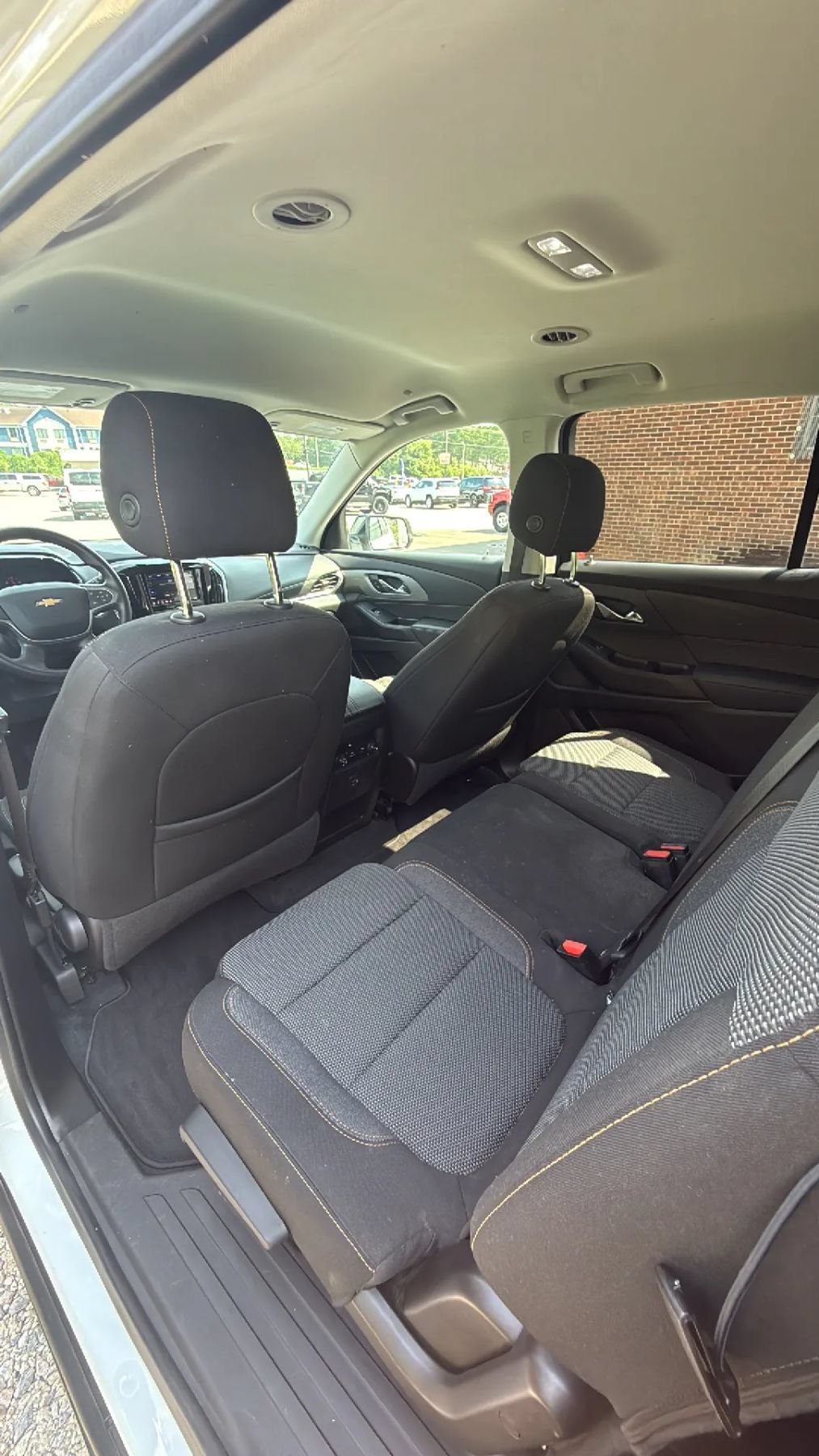 Used 2021 Chevrolet Traverse LS FWD image 28