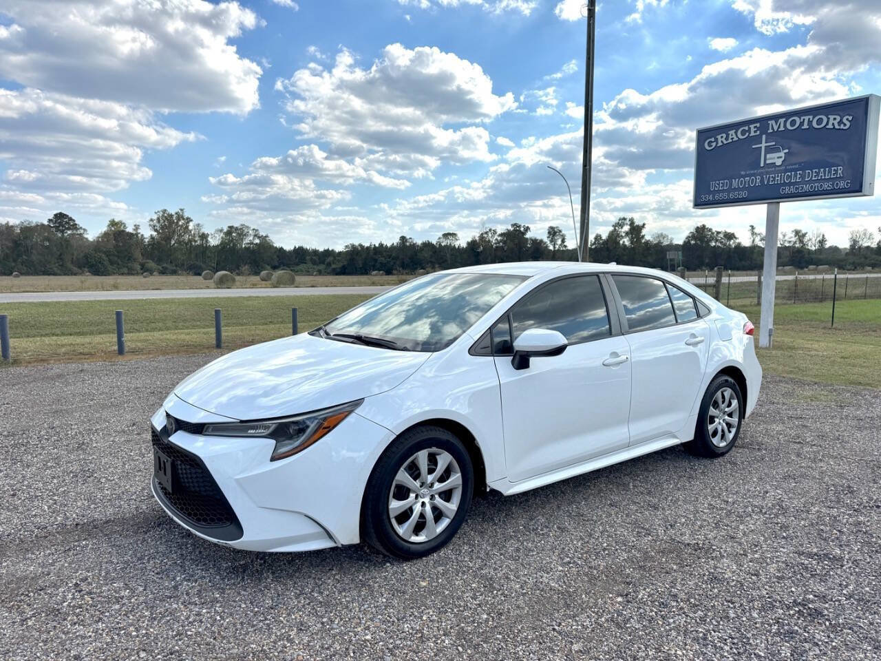 Used 2021 Toyota Corolla LE image 2