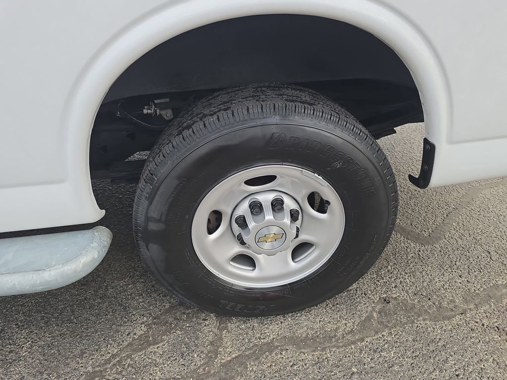 Used 2024 Chevrolet Express 2500 w/ Driver Convenience Package image 27
