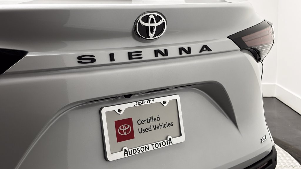 Certified 2026 Toyota Sienna XLE FWD image 8