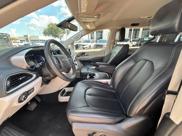Used 2024 Chrysler Pacifica Limited FWD image 9