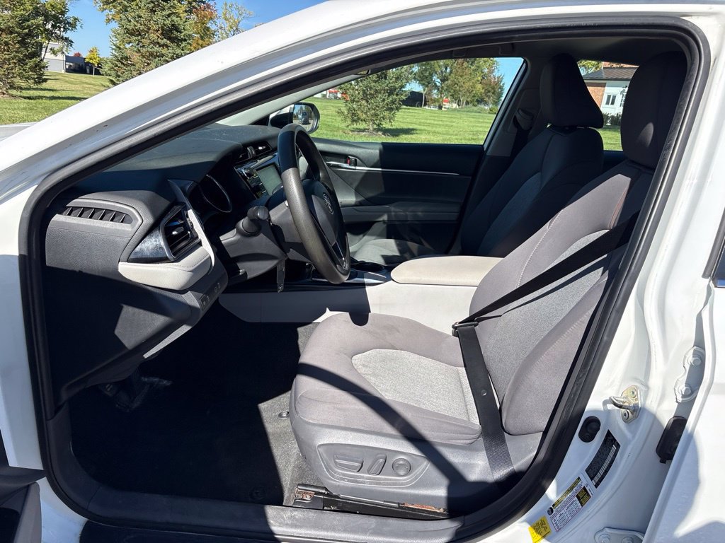 Used 2020 Toyota Camry LE FWD image 13