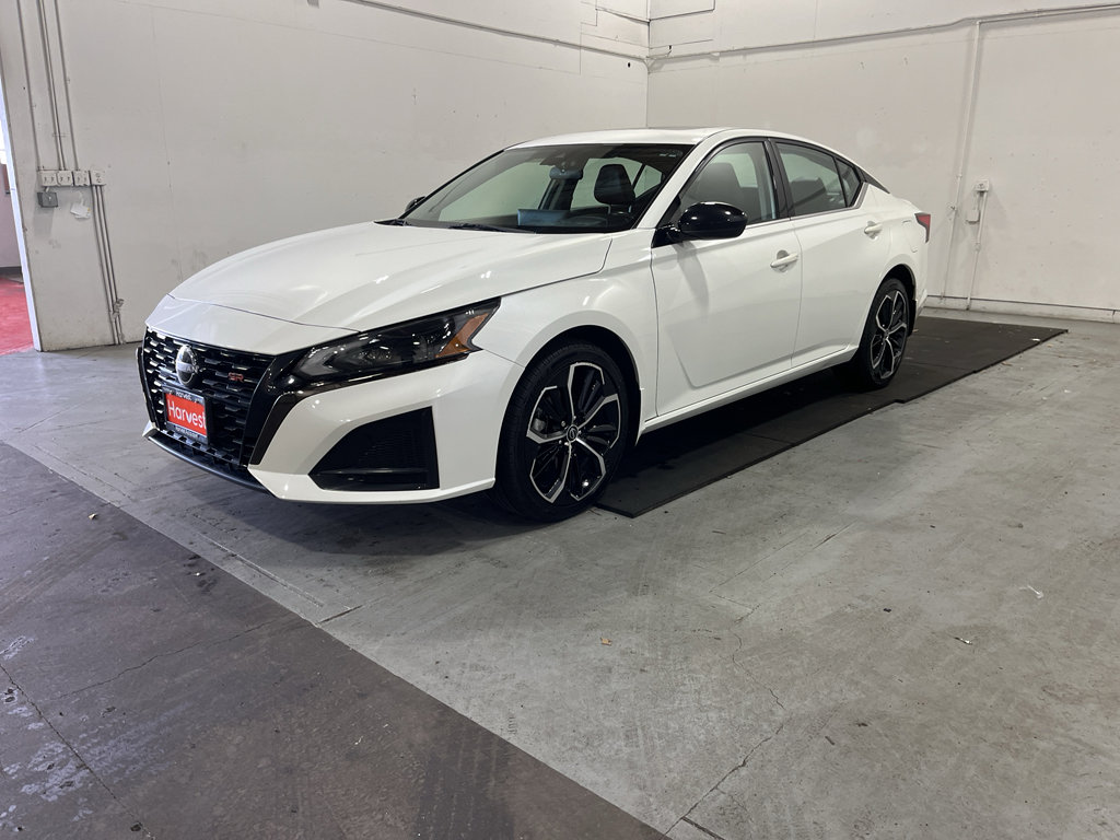 Used 2023 Nissan Altima 2.5 SR w/ SR Premium Package AWD/4WD image 3