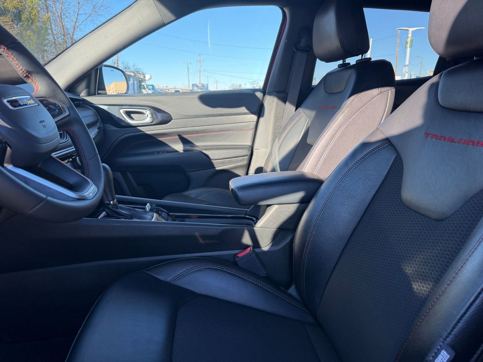 Used 2025 Jeep Compass Trailhawk image 25