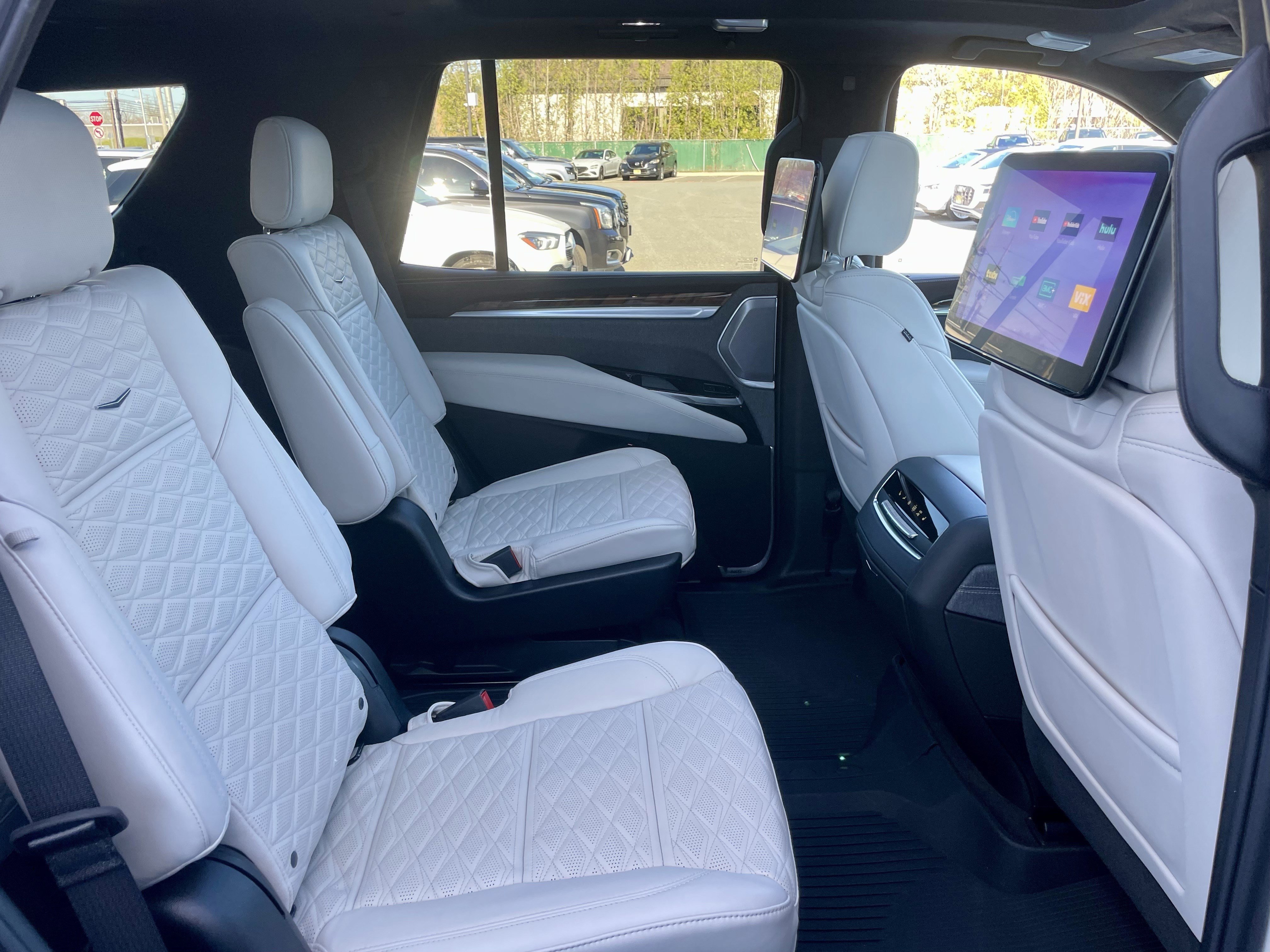 Used 2025 Cadillac Escalade Sport Platinum w/ LPO, ONYX Package image 31