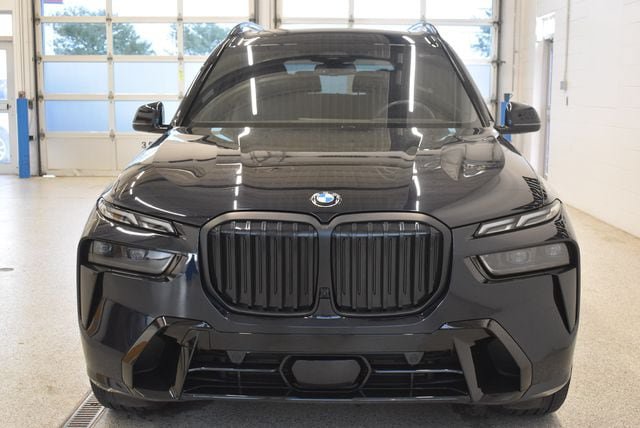 Used 2026 BMW X7 xDrive40i w/ M Sport Package AWD/4WD image 3