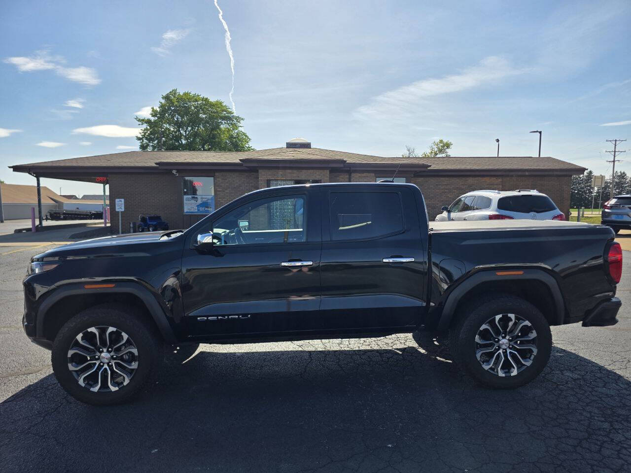Used 2024 GMC Canyon Denali AWD/4WD image 8