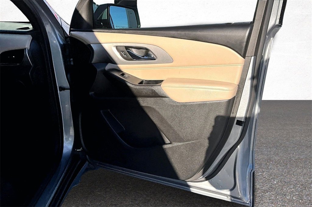 Used 2023 Chevrolet Traverse LS w/ Safety Package image 29