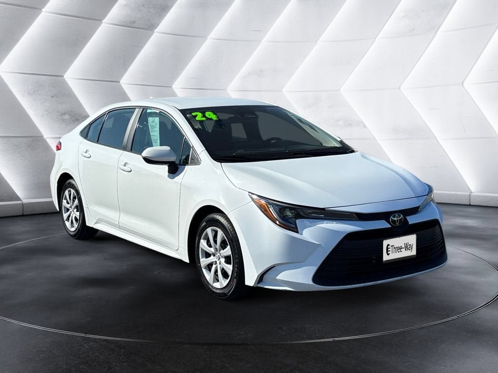 Used 2024 Toyota Corolla LE FWD image 7