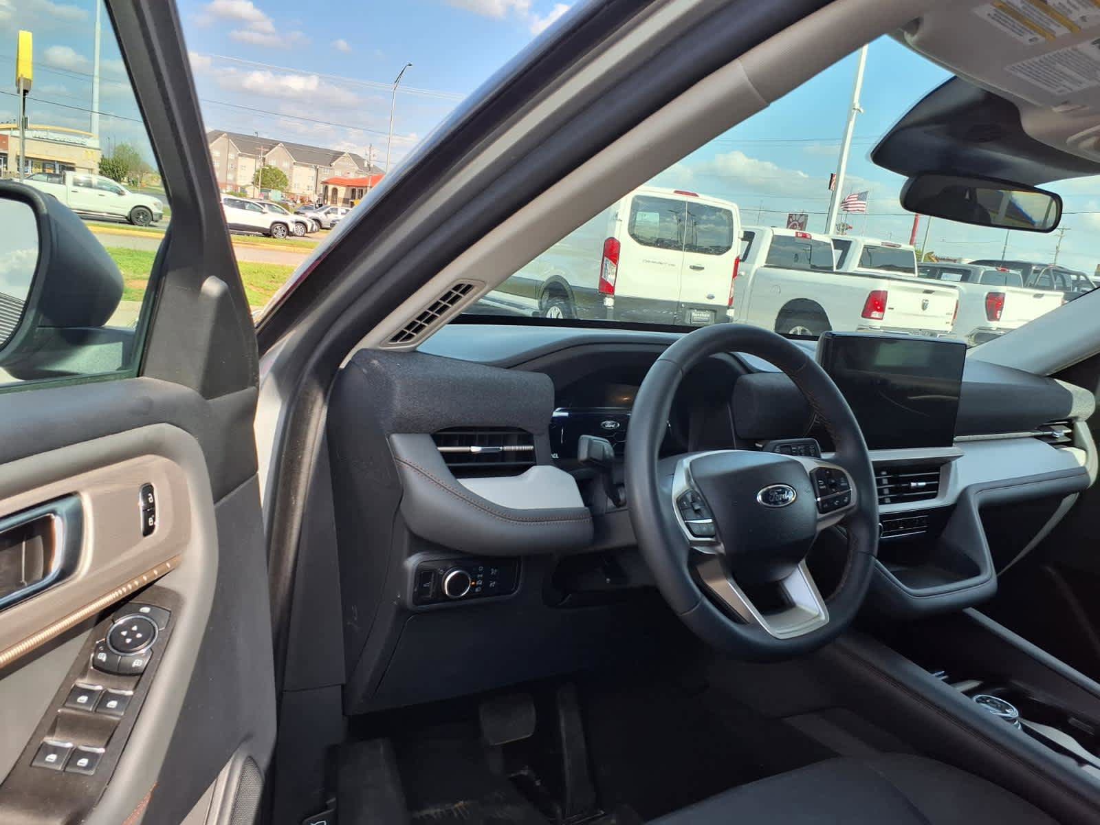 Used 2025 Ford Explorer Active image 6