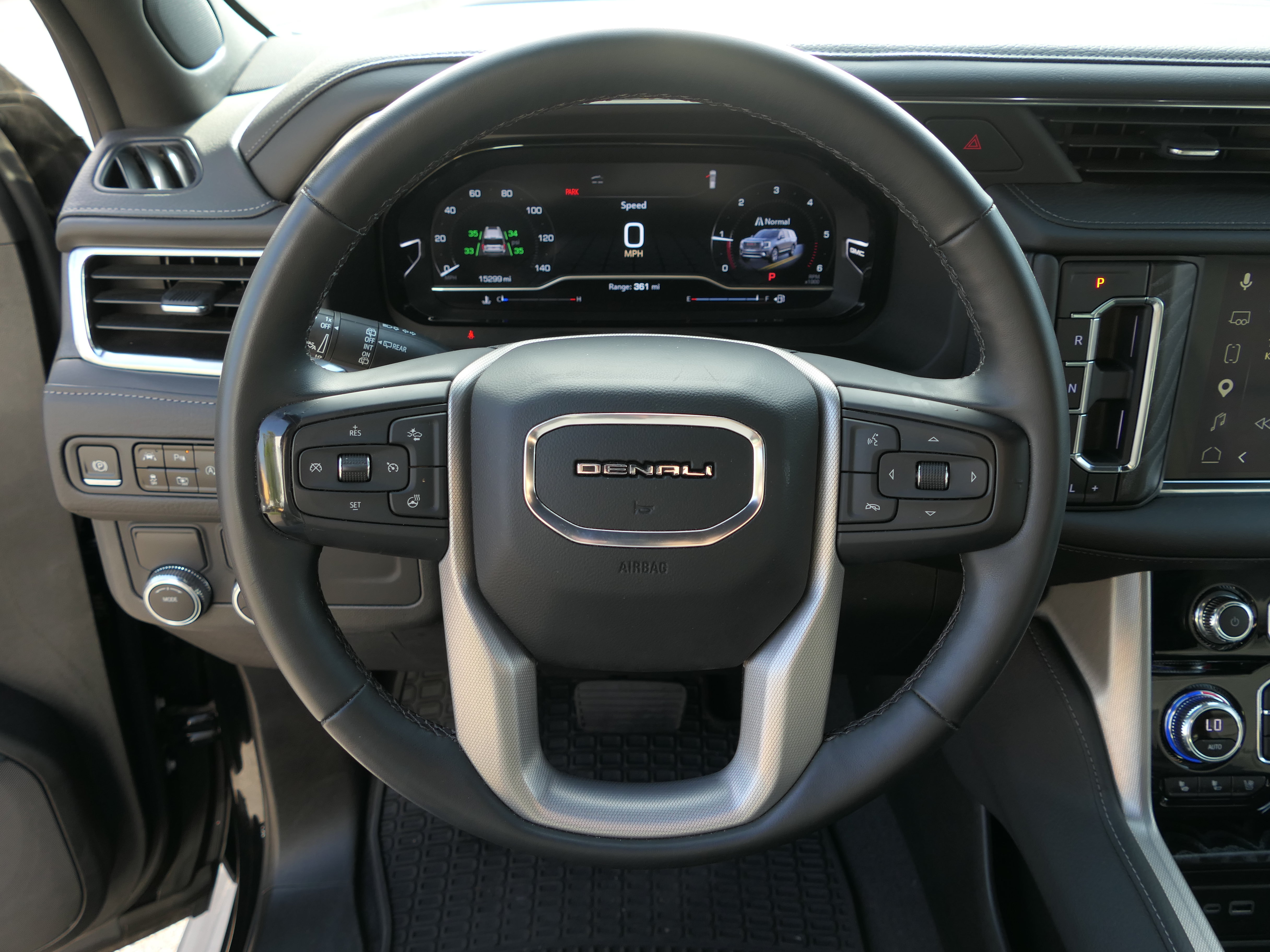 Used 2023 GMC Yukon Denali RWD image 21
