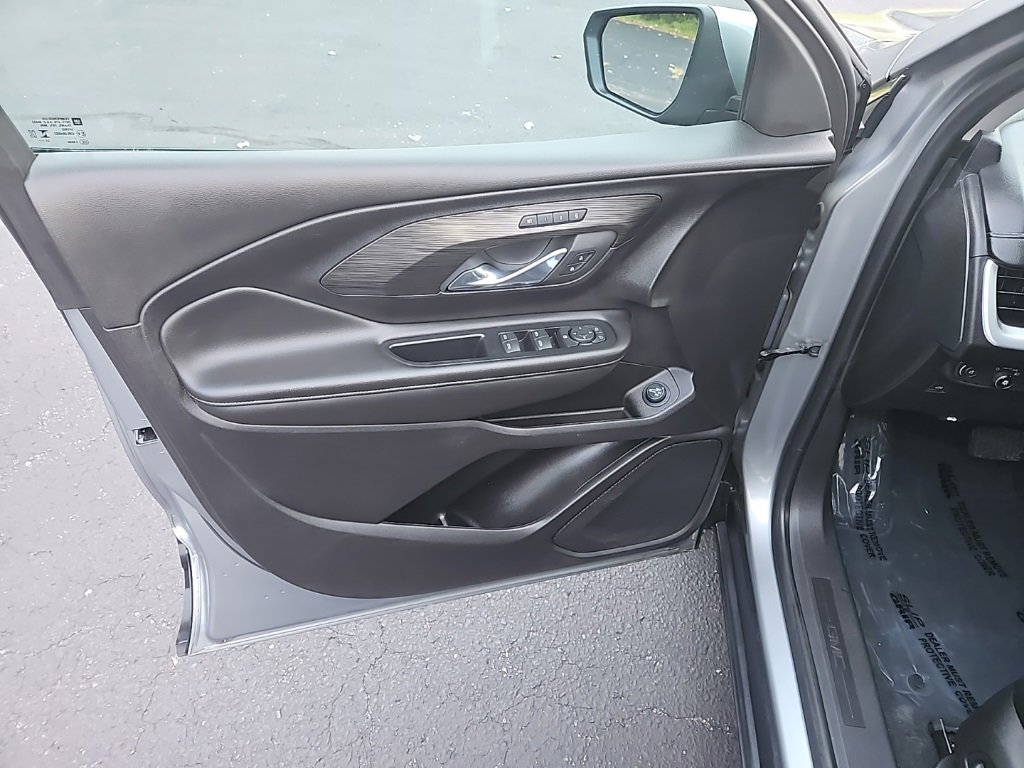 Used 2024 GMC Terrain SLT image 14