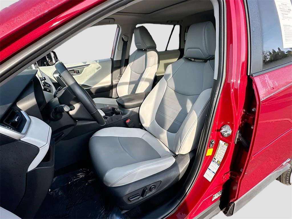 Used 2019 Toyota RAV4 Limited image 21