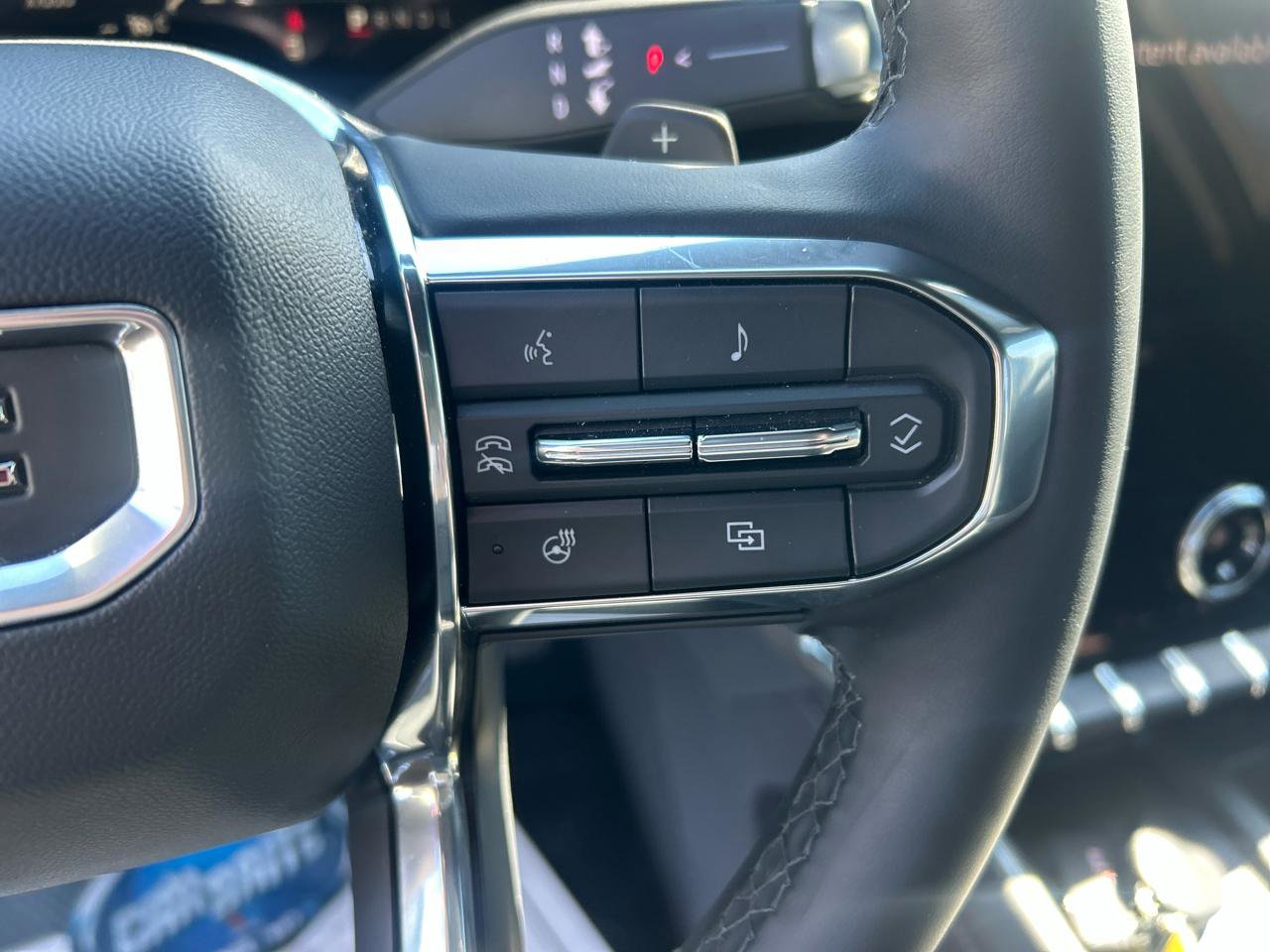 Used 2025 GMC Acadia Elevation w/ Elevation Premium Package image 16