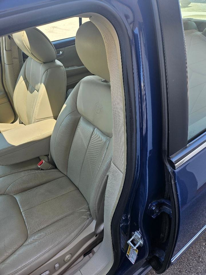 Used 2009 Cadillac DTS w/ Sun And Sound Package FWD image 11
