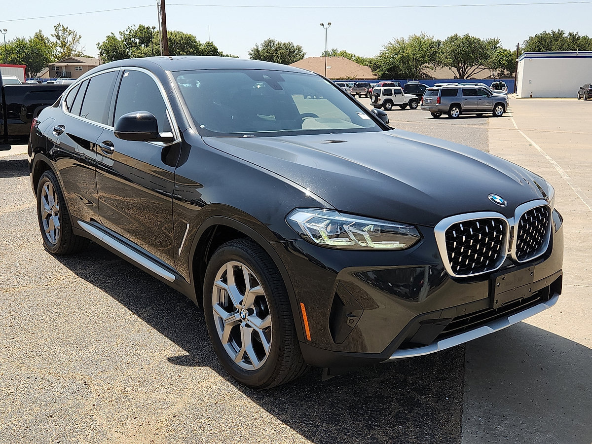 Used 2024 BMW X4 xDrive30i w/ Parking Assistance Package AWD/4WD image 4