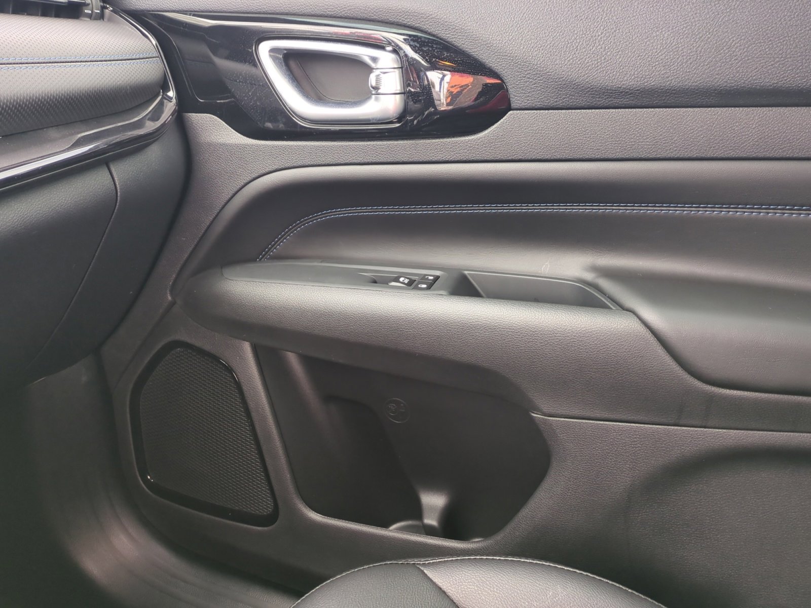 New 2026 Jeep Compass Latitude image 16