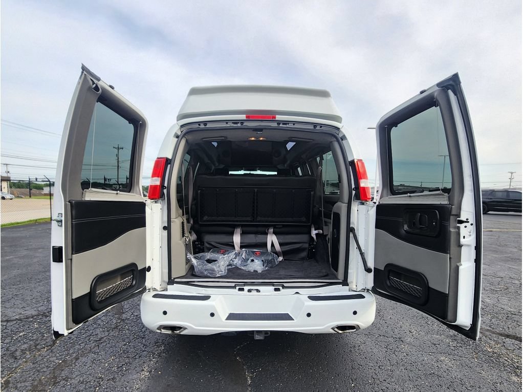 Used 2023 Chevrolet Express 2500 RWD image 17