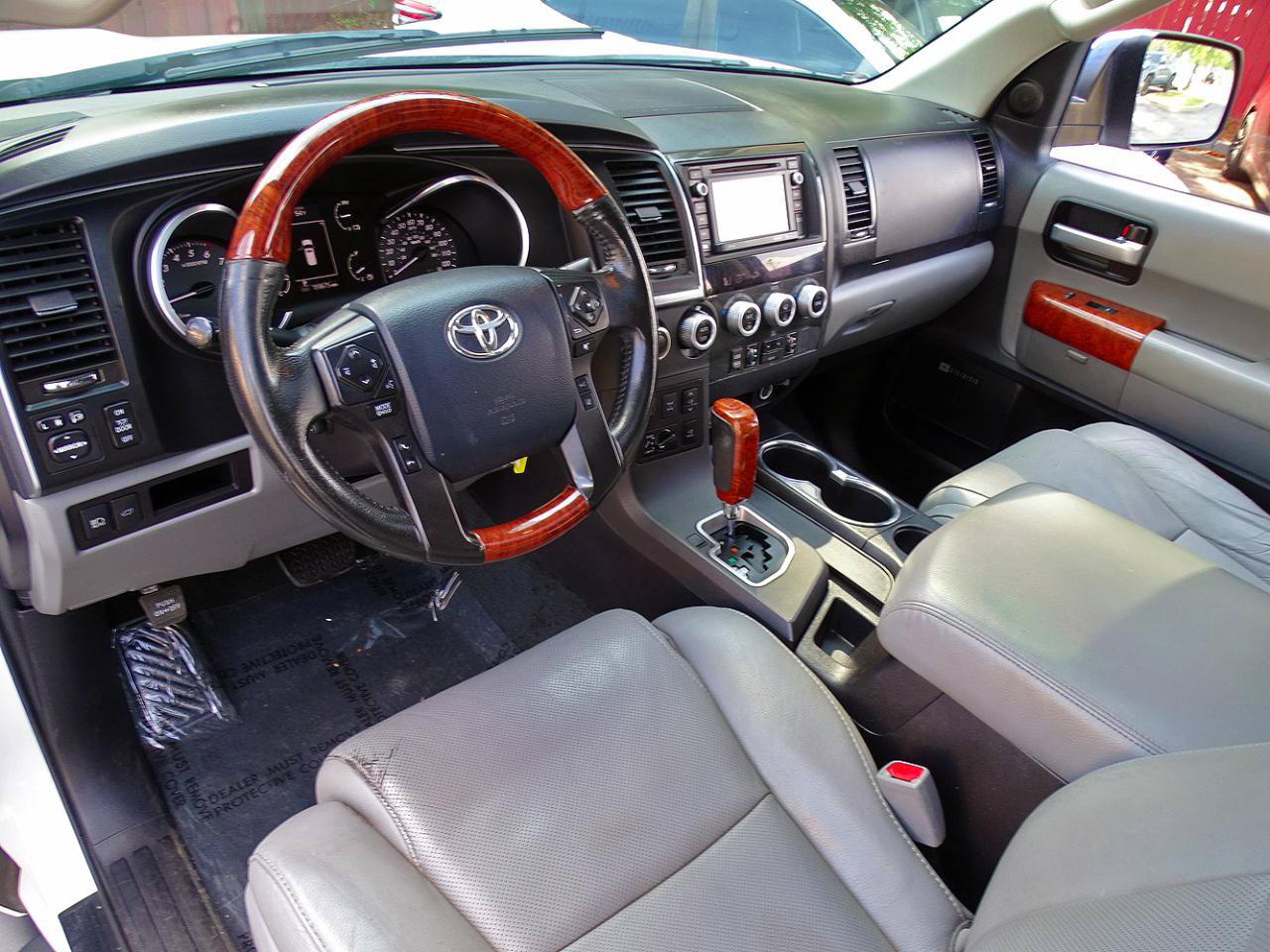 Used 2018 Toyota Sequoia Platinum AWD/4WD image 21