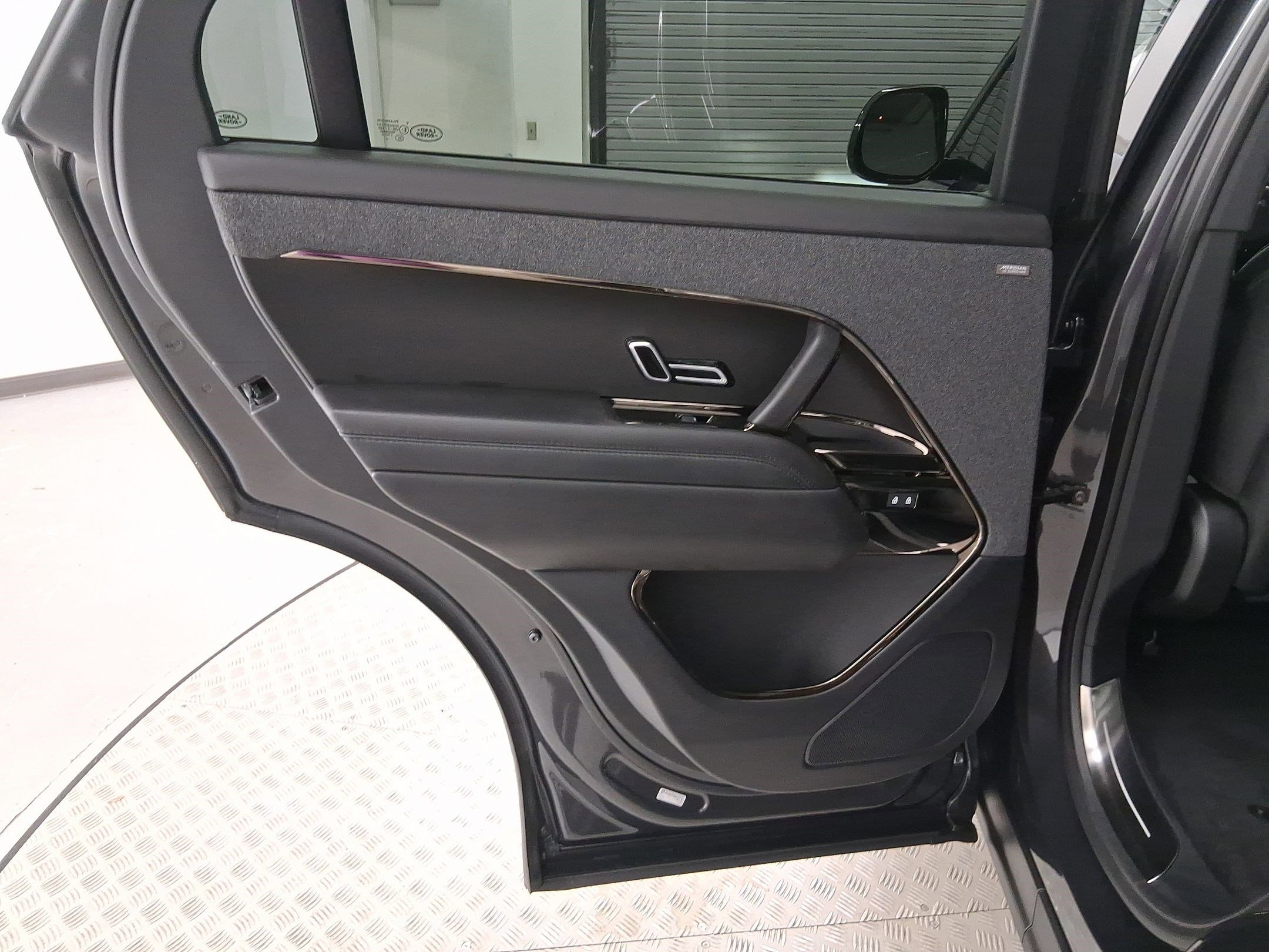 New 2025 Land Rover Range Rover Sport SE image 27