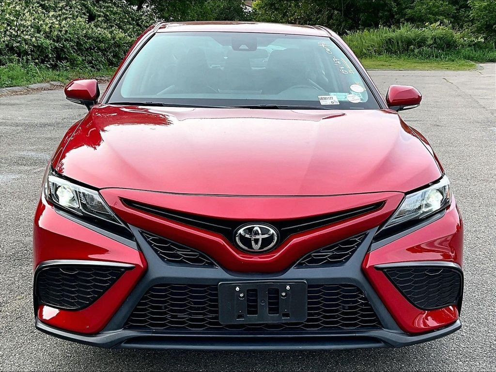 Used 2023 Toyota Camry SE FWD image 2