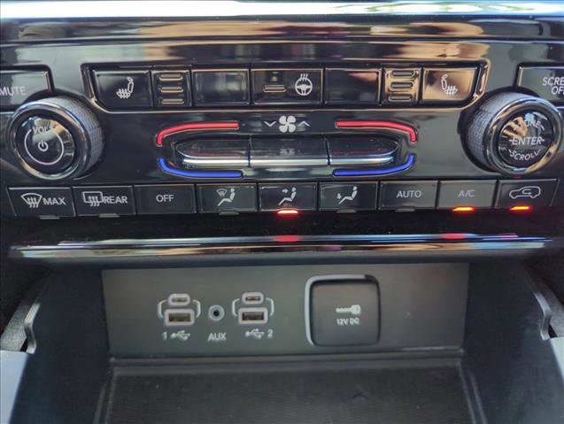 Used 2025 Jeep Grand Cherokee Laredo w/ Luxury Tech Group I RWD image 12