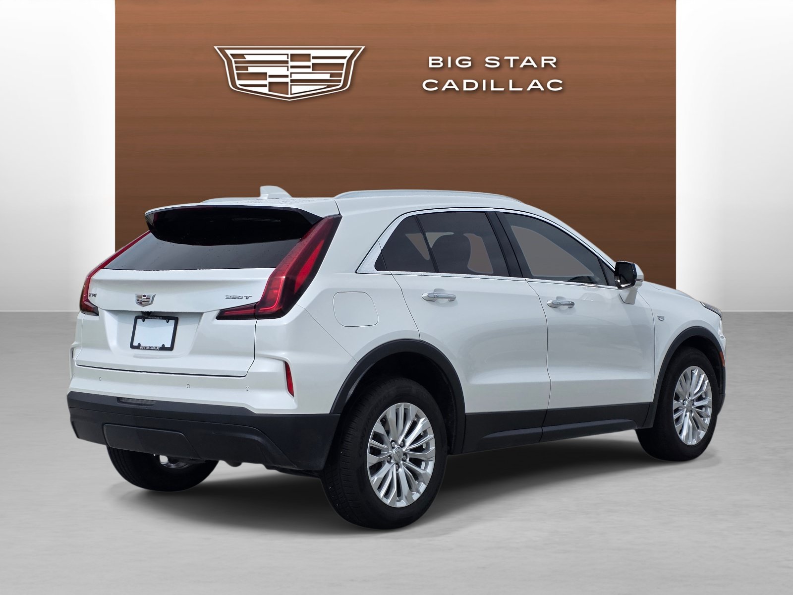 Certified 2024 Cadillac XT4 Luxury w/ Cold Weather Package FWD image 5