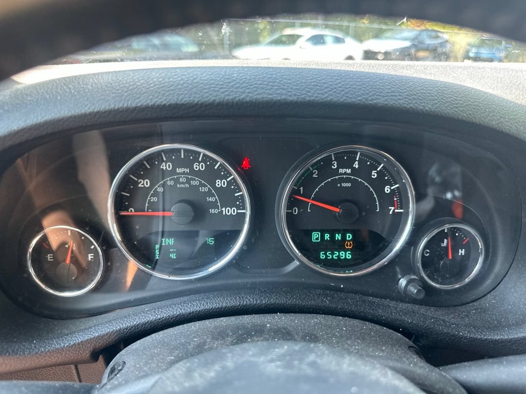 Used 2013 Jeep Wrangler Unlimited Sahara w/ Connectivity Group AWD/4WD image 14