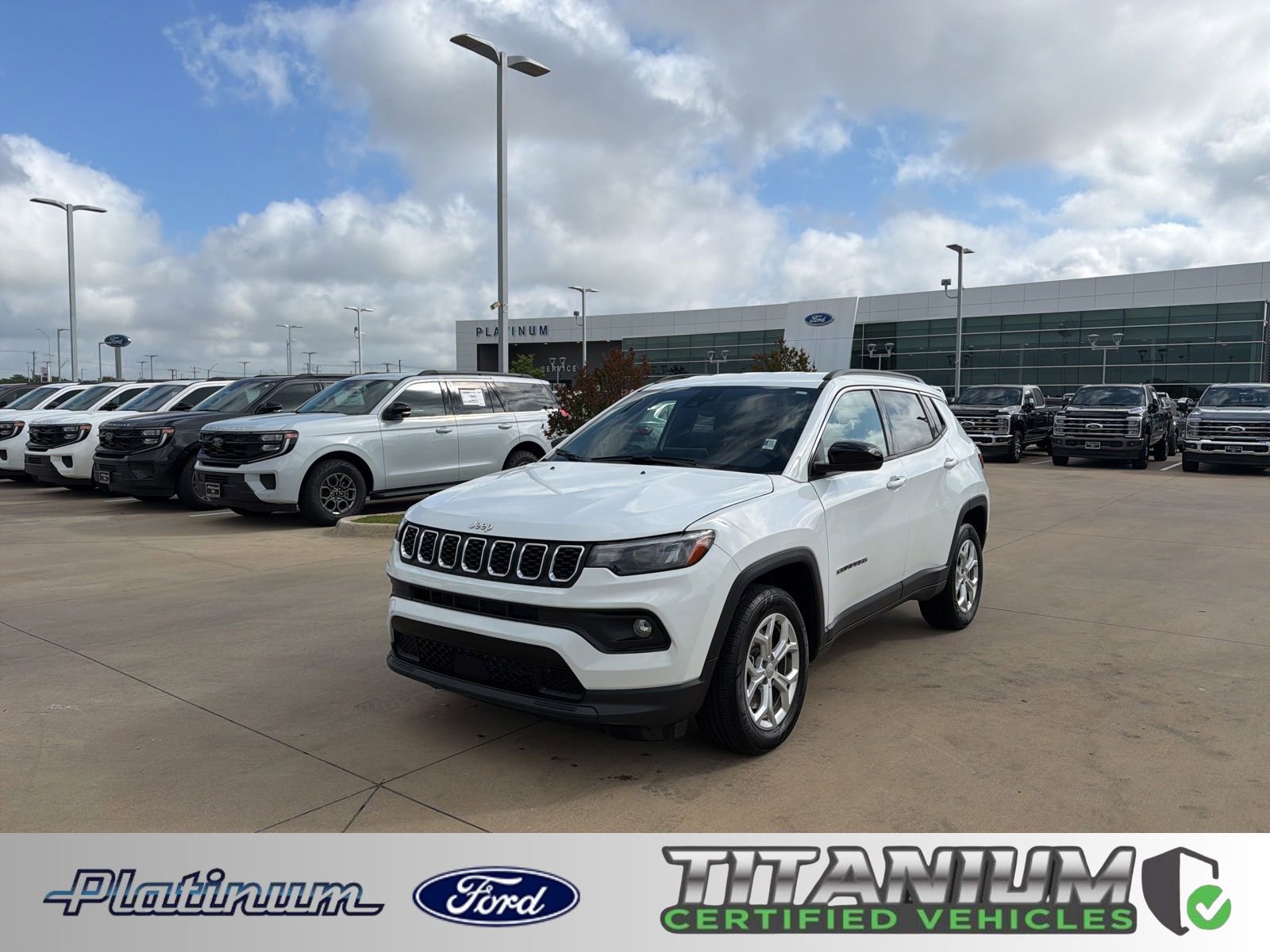 Used 2024 Jeep Compass Latitude image 1