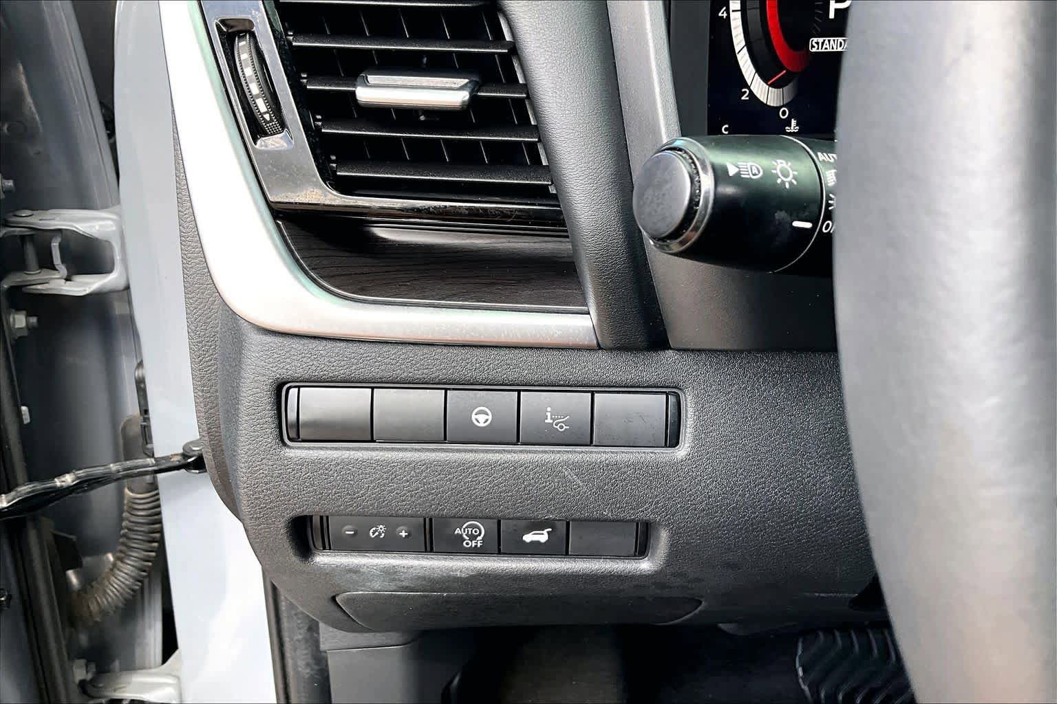 Used 2023 Nissan Rogue Platinum w/ Platinum Premium Package FWD image 32