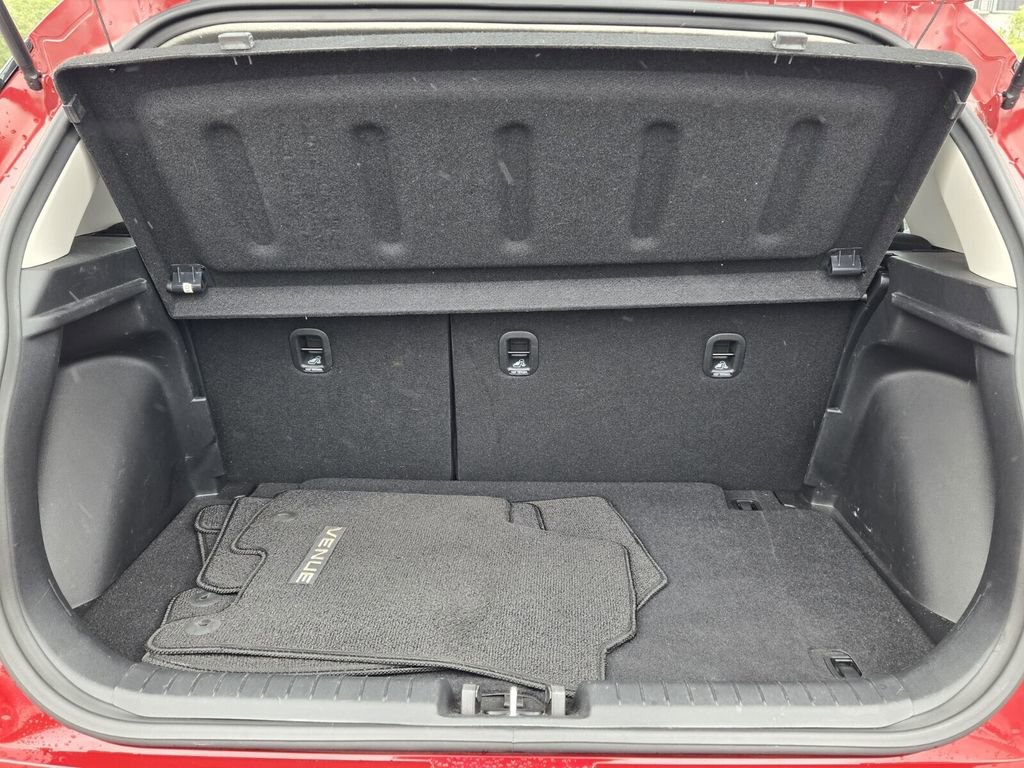 Certified 2024 Hyundai Venue SEL FWD image 14