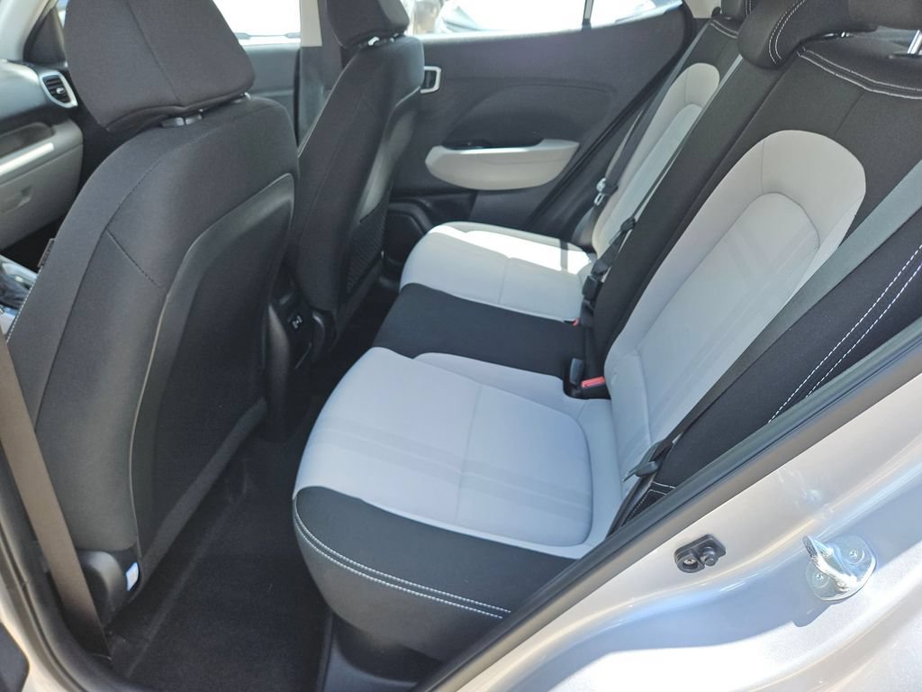 Used 2025 Hyundai Venue SEL FWD image 27