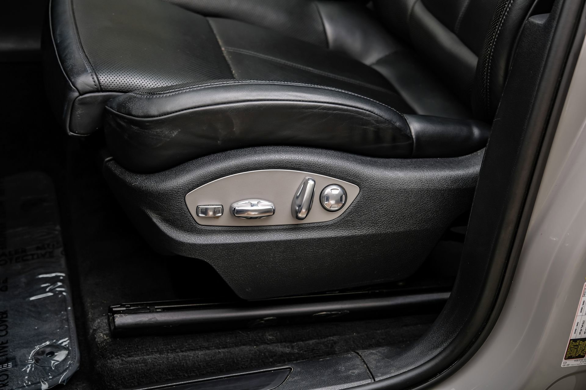 Used 2023 Porsche Macan AWD/4WD image 45