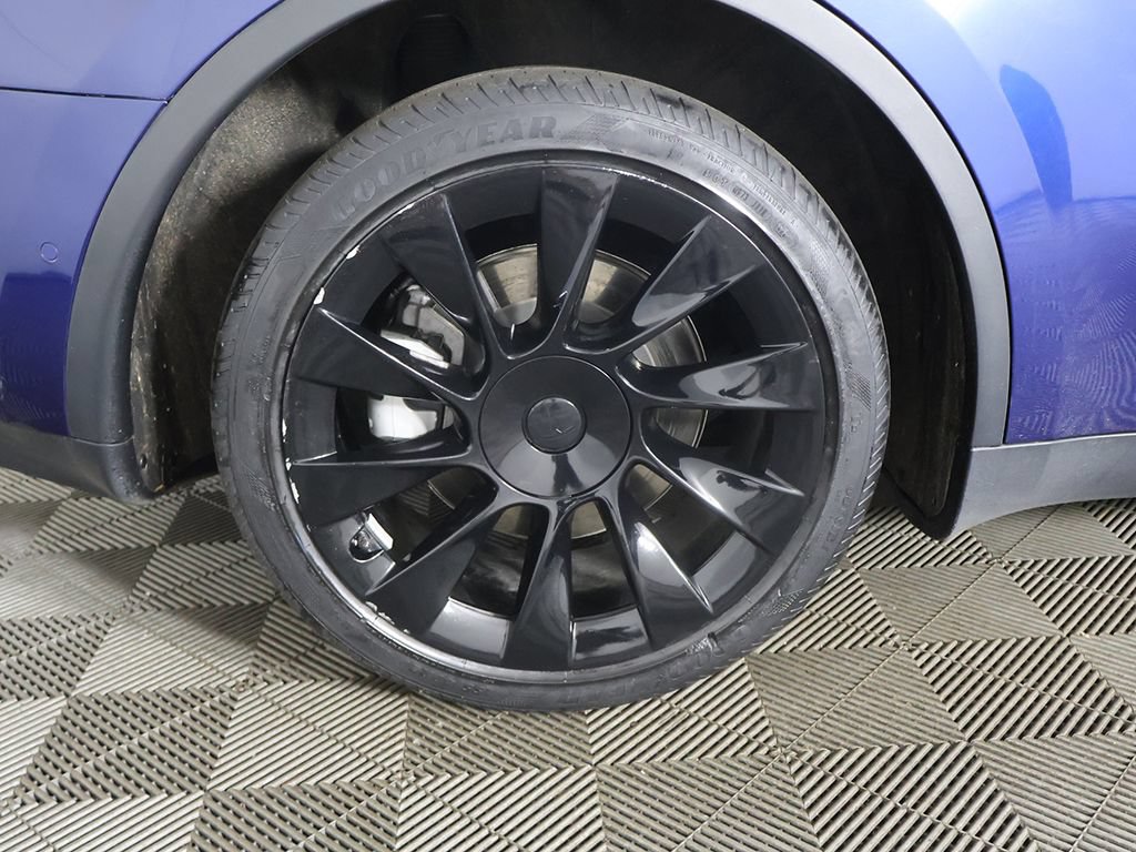 Used 2022 Tesla Model Y Long Range AWD/4WD image 16